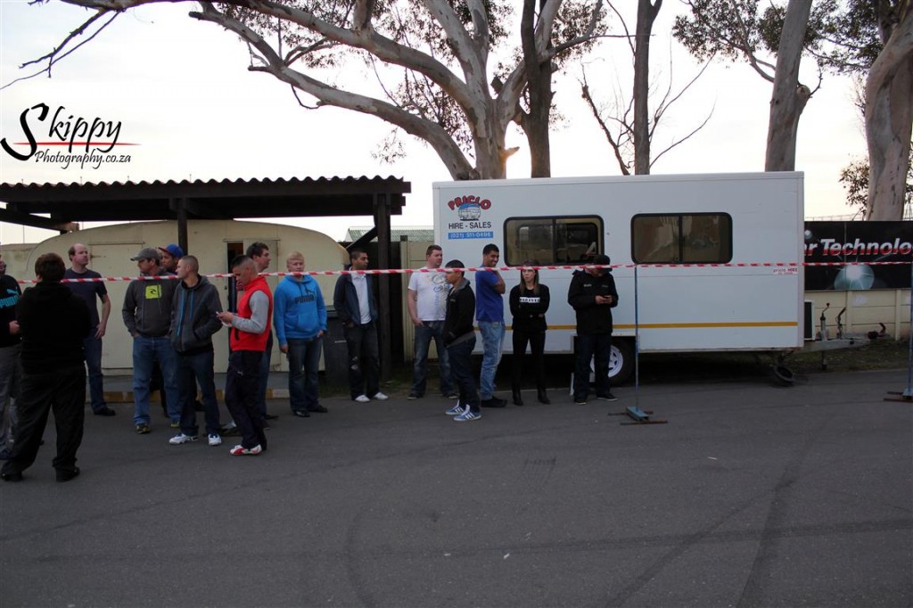 Racers waiting for the caravan to open