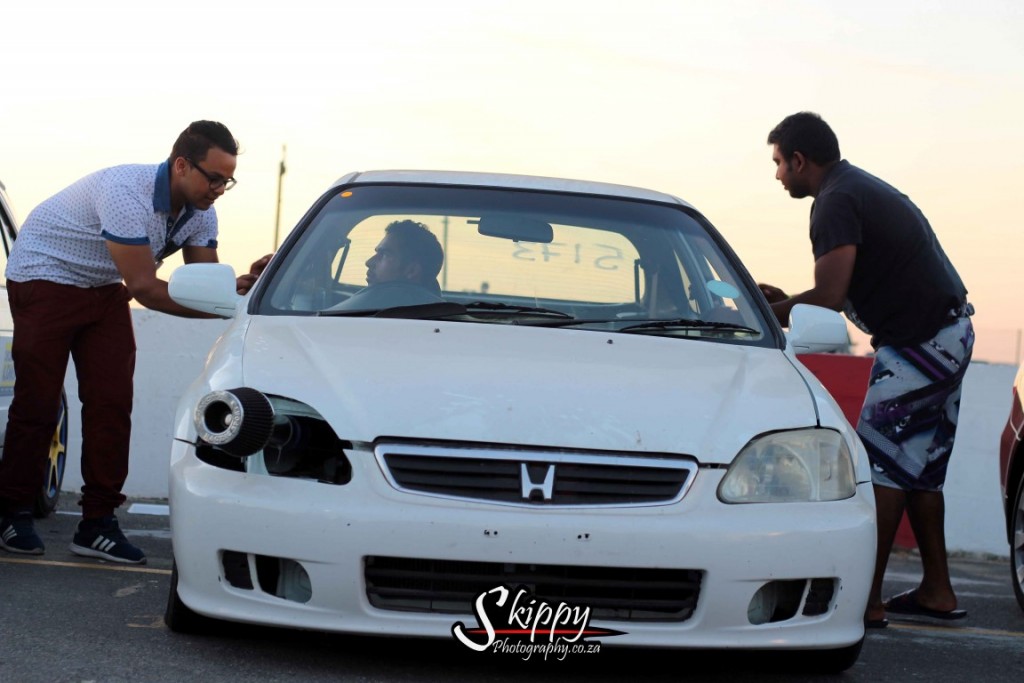 No headlight Honda Vtec b16 did a 14.8 second pass